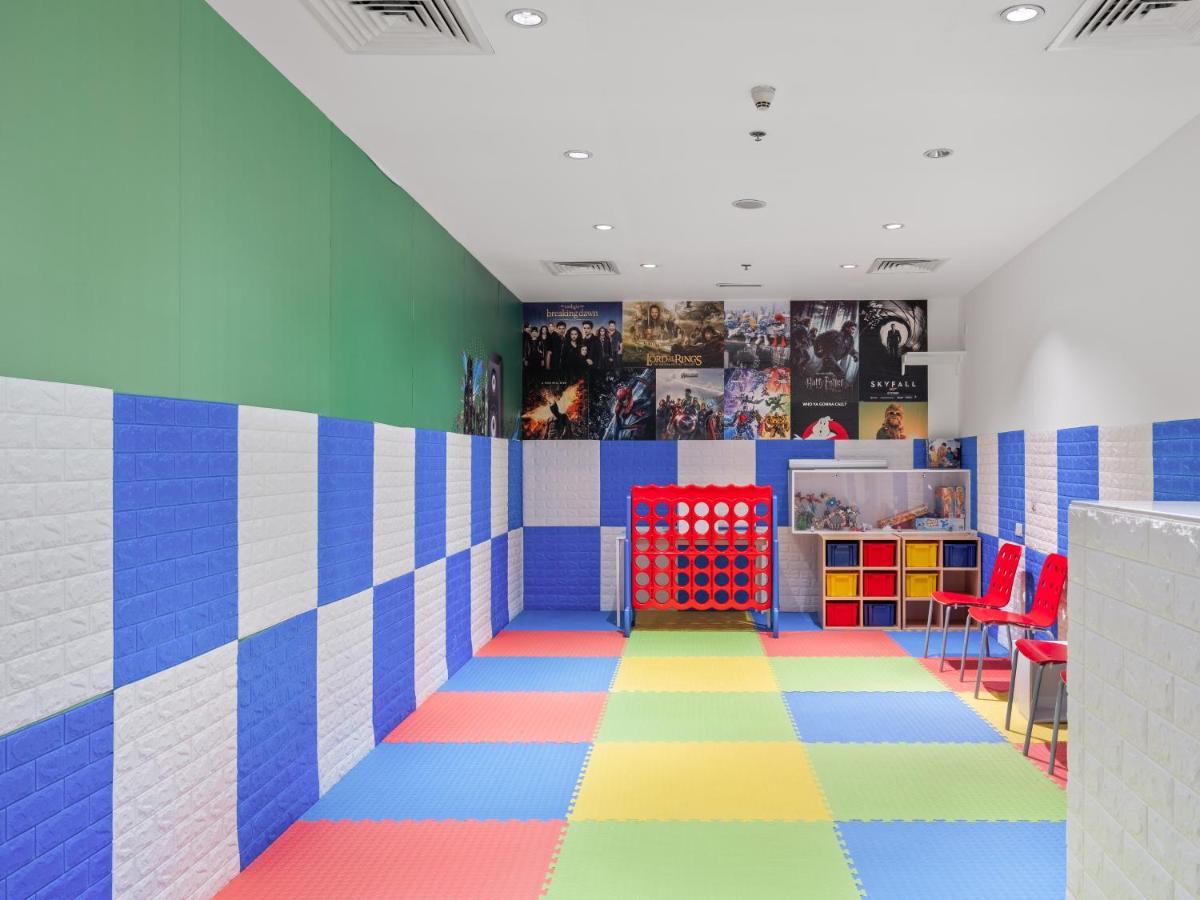 Blue Beach Tower The Walk Jbr Dubai Exterior photo The children's area
