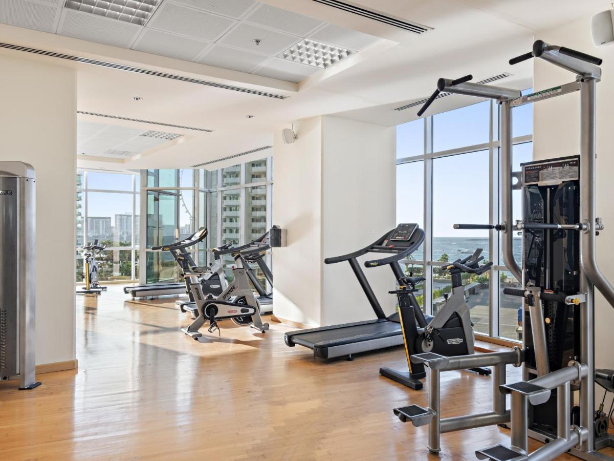 Blue Beach Tower The Walk Jbr Dubai Exterior photo The gym at the hotel