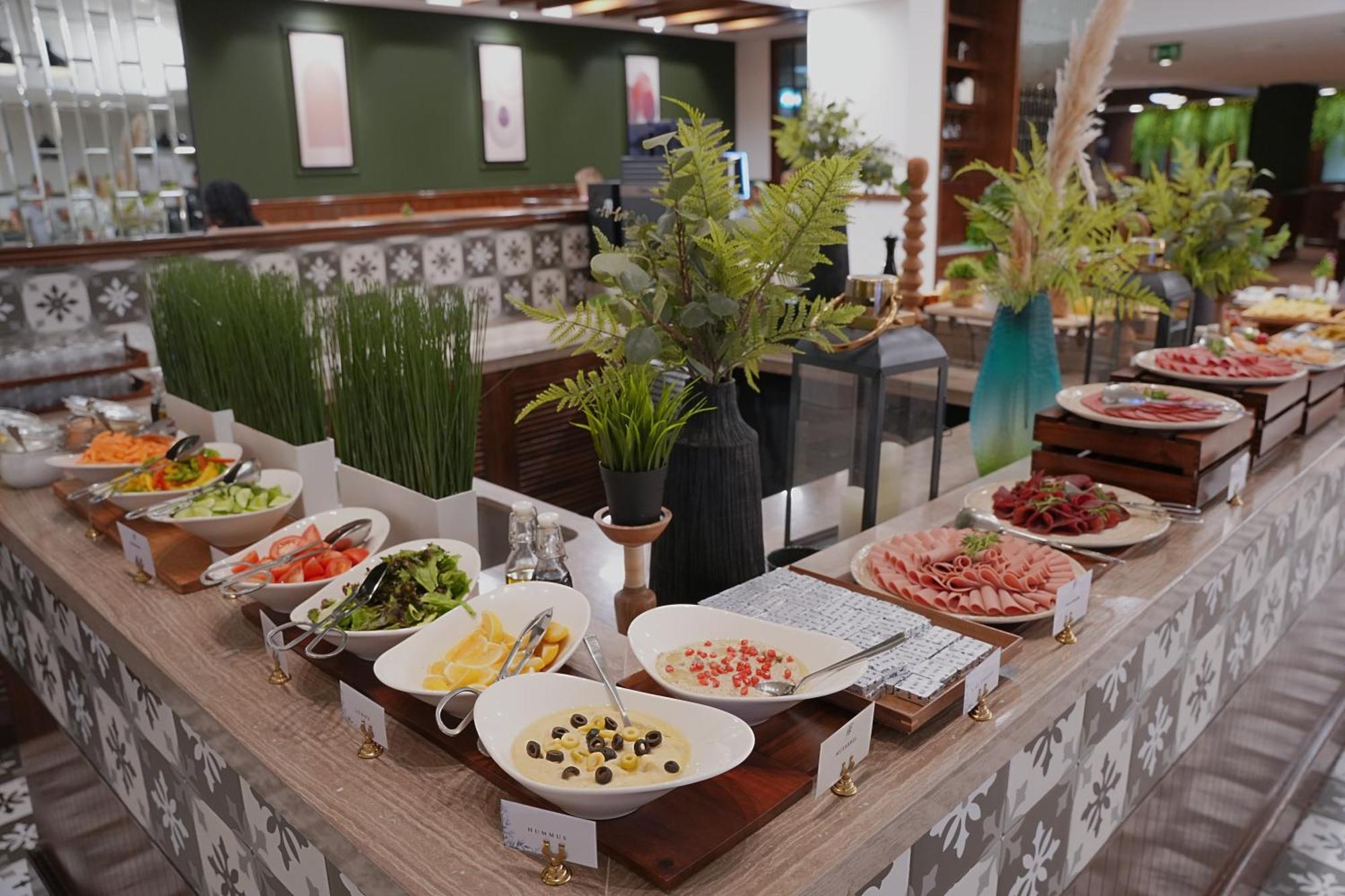 Blue Beach Tower The Walk Jbr Dubai Exterior photo A buffet at a hotel