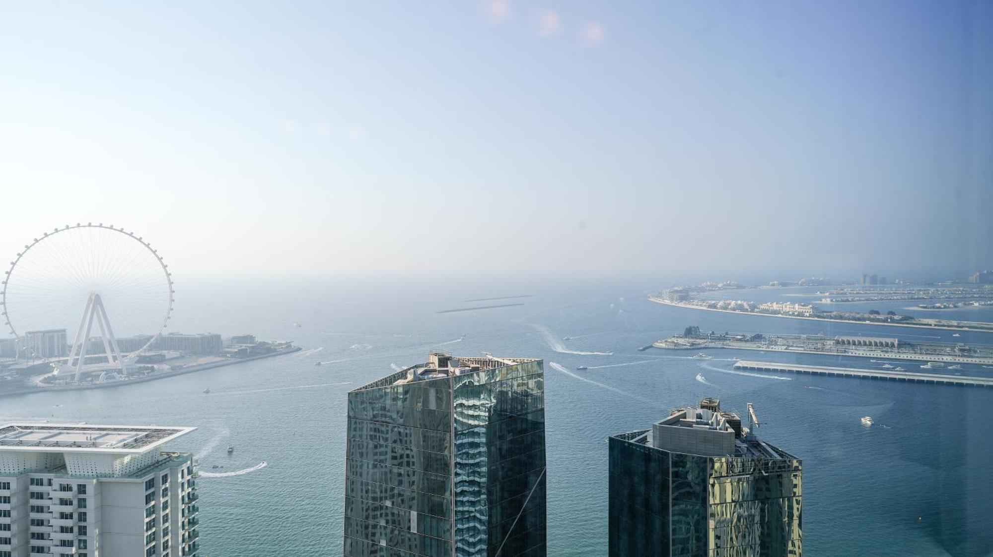 Blue Beach Tower The Walk Jbr Dubai Exterior photo View of the Dubai Marina from the 122nd floor of the Marina Torch