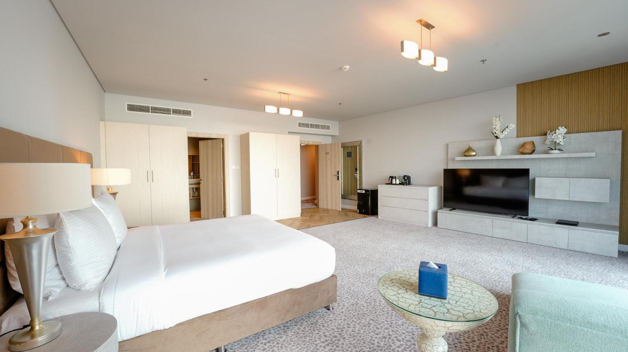 Blue Beach Tower The Walk Jbr Dubai Exterior photo A bedroom at the hotel