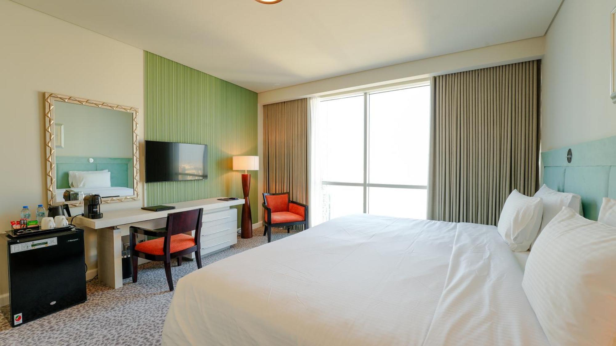 Blue Beach Tower The Walk Jbr Dubai Exterior photo A bedroom at the Hilton San Diego Bayfront