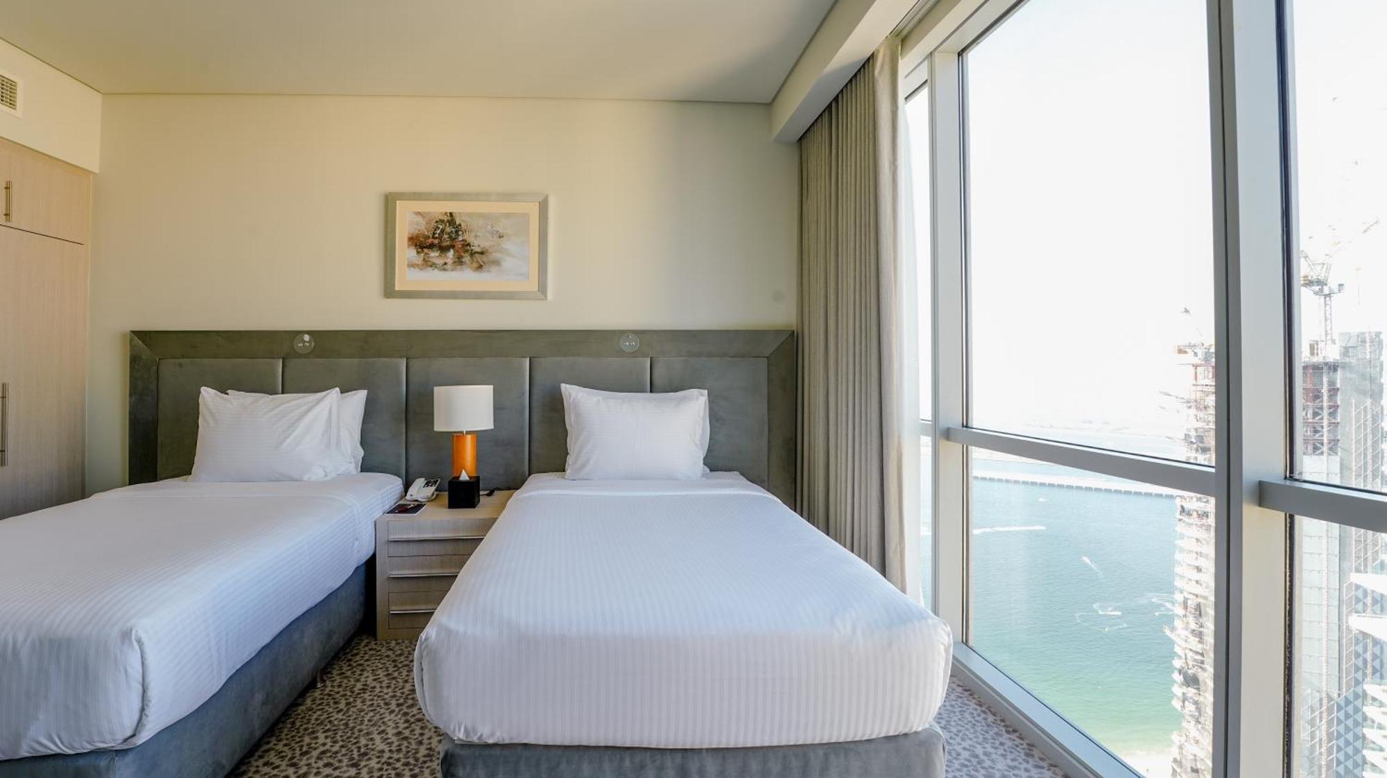 Blue Beach Tower The Walk Jbr Dubai Exterior photo A guest room at the hotel