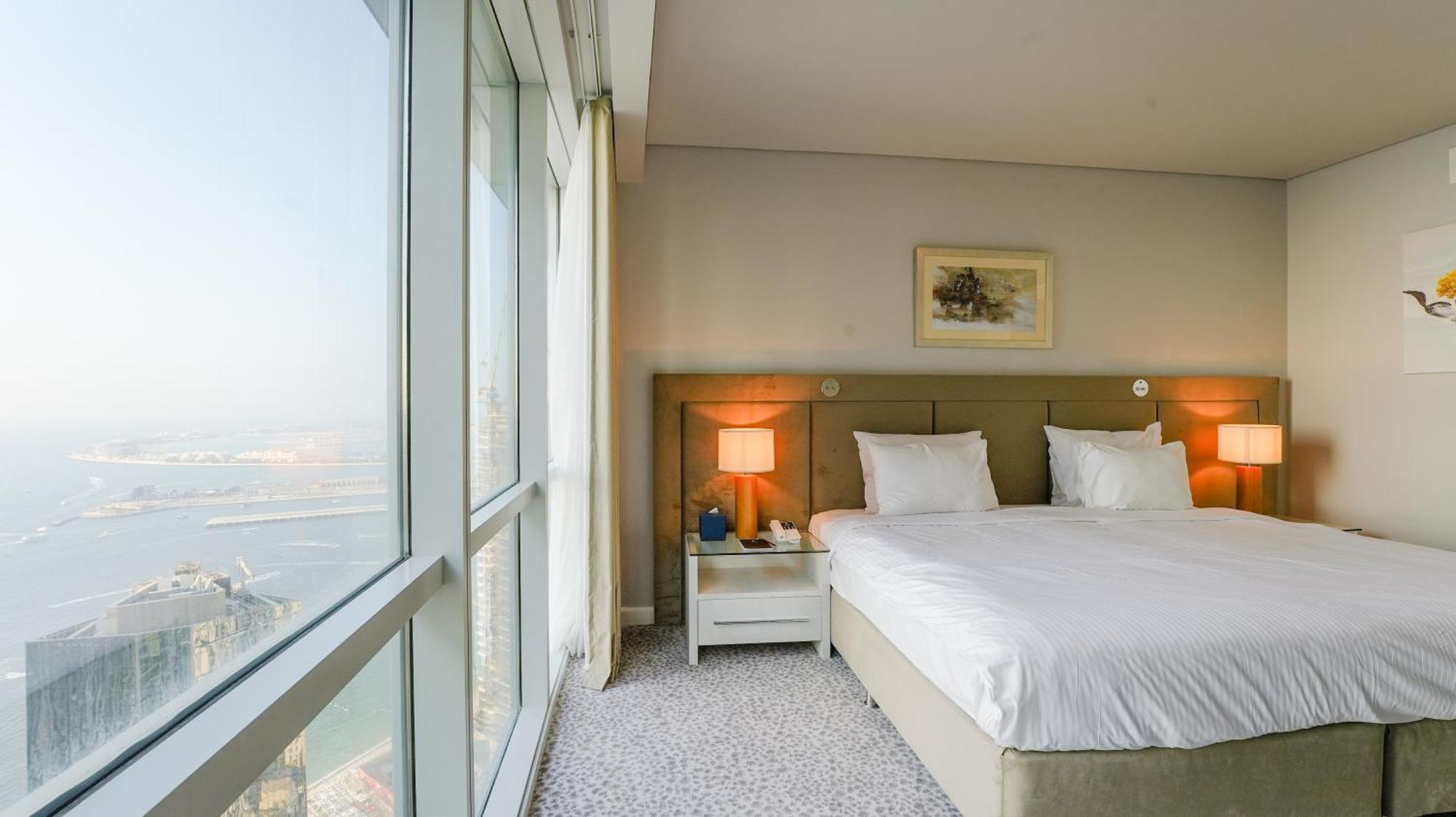 Blue Beach Tower The Walk Jbr Dubai Exterior photo A bedroom in the hotel