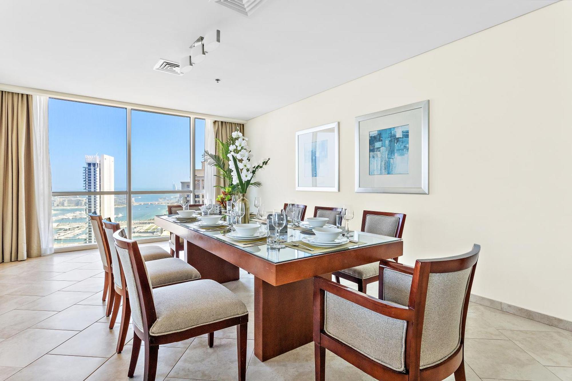 Blue Beach Tower The Walk Jbr Dubai Exterior photo Dining room